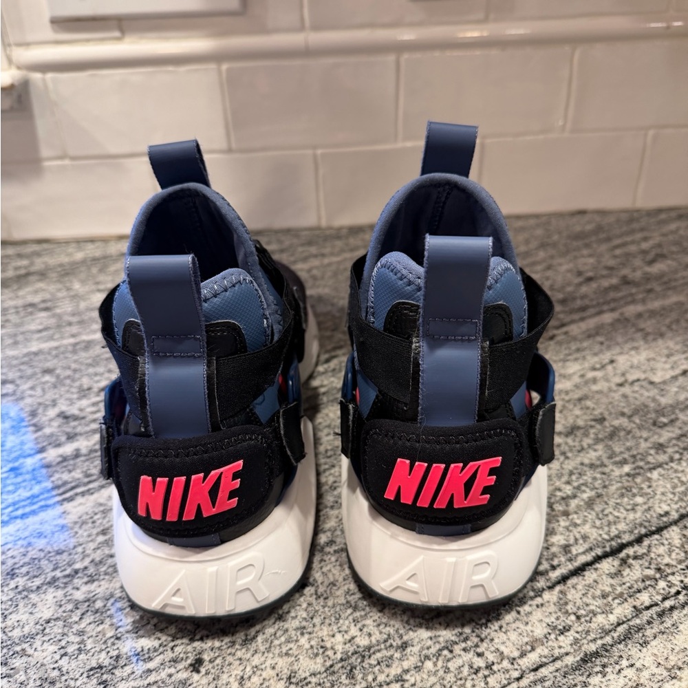 Women’s Nike Air Huarache City Utility Size 10.5 - Picture 4 of 10
